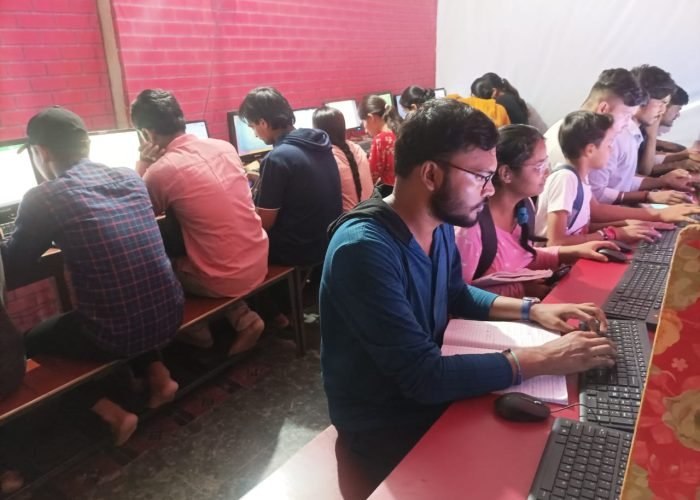 Modern computer lab with latest systems at Varanasi Institutes